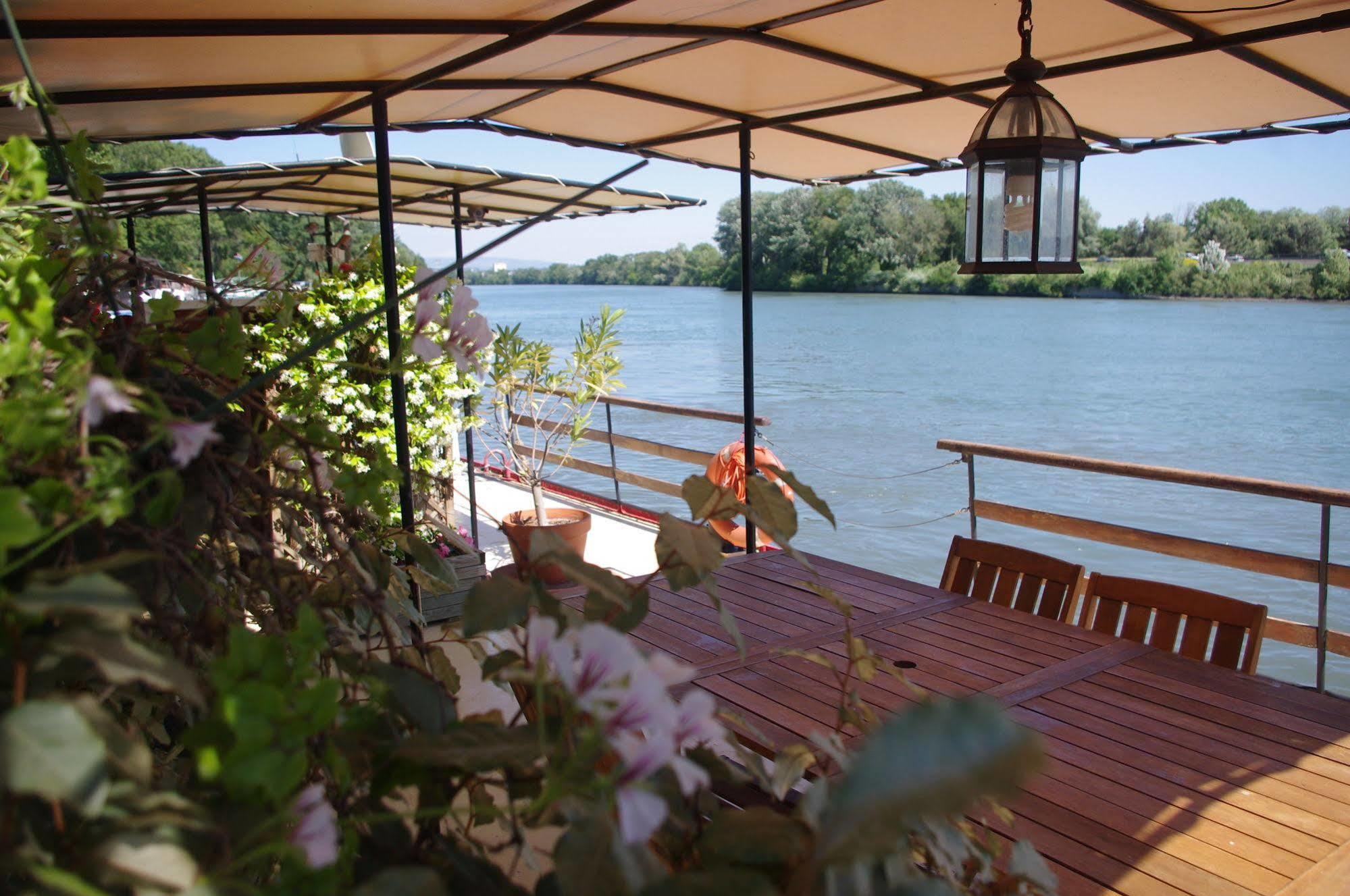 Peniche Le Hasard Bed and Breakfast Villeneuve-lès-Avignon Eksteriør billede